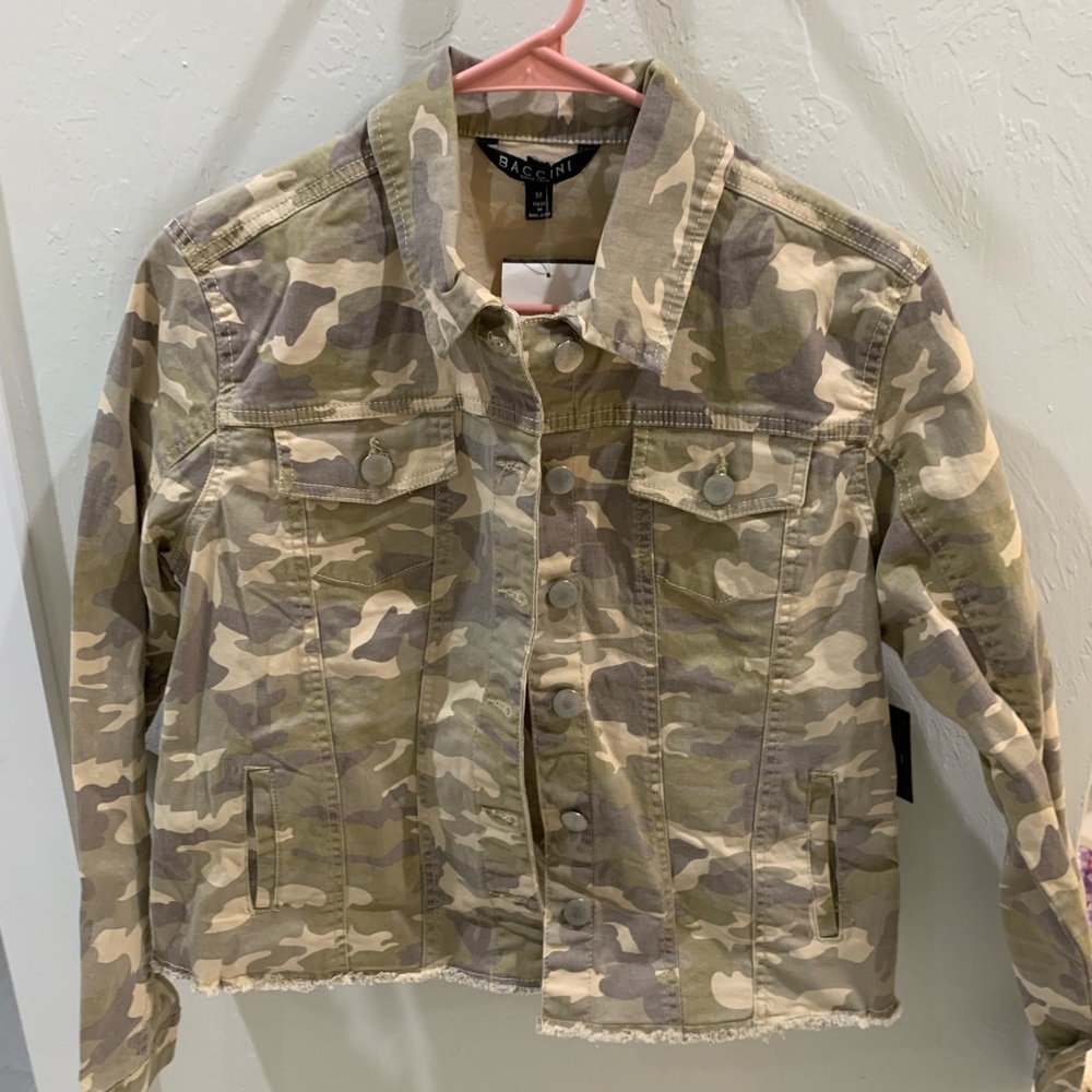 Camo jacket. Baccini brand. Size M. NWT